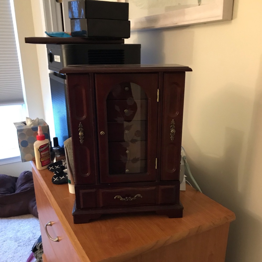 Jewelry box